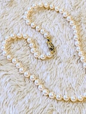 Vintage Creamy Faux Pearl 15" Necklace